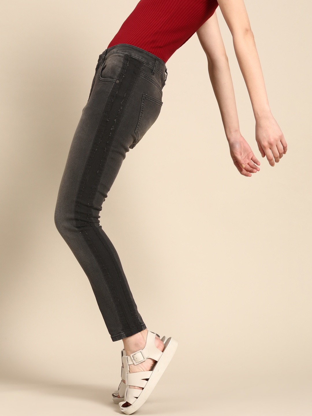 

United Colors of Benetton Women Black Solid Light Fade Stretchable Jeans
