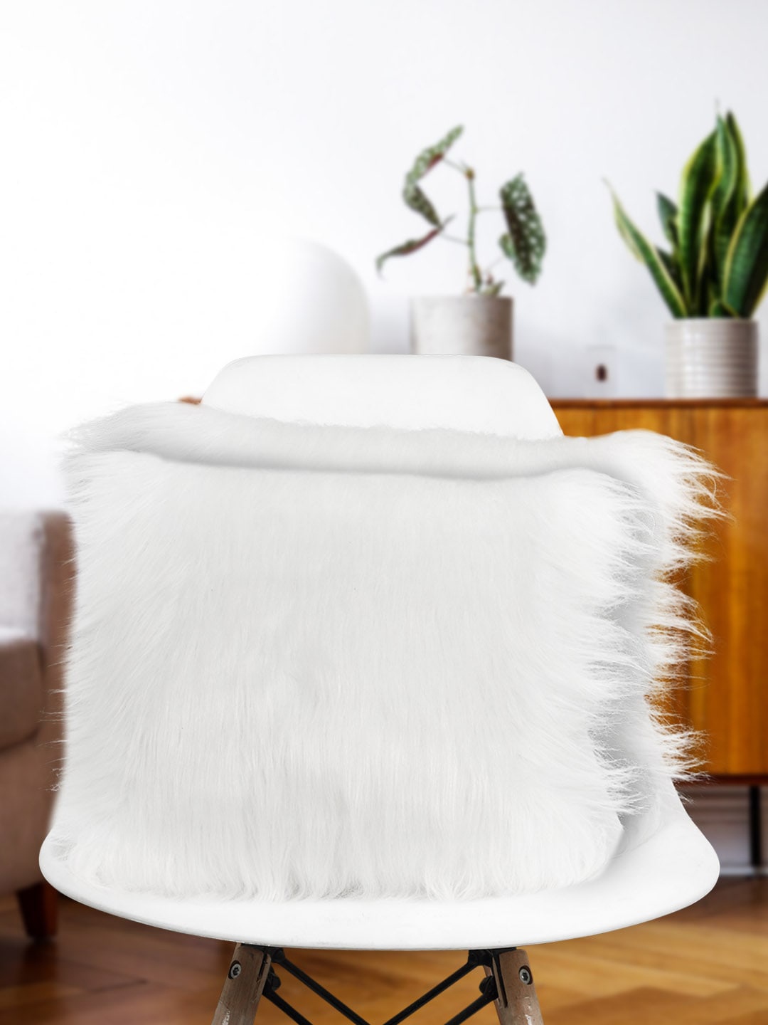 

Crazy Corner Set Of 2 White Solid Christmas Fur Cushions