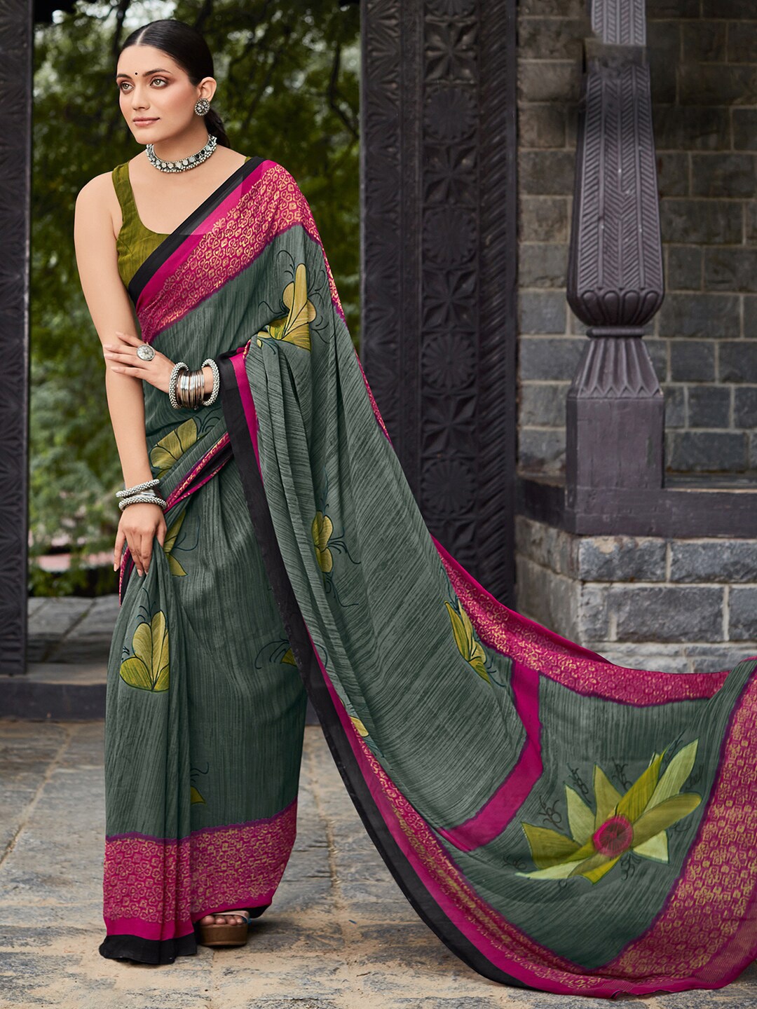 

Saree mall Women Grey & Pink Floral Pure Georgette Block Print Sarees
