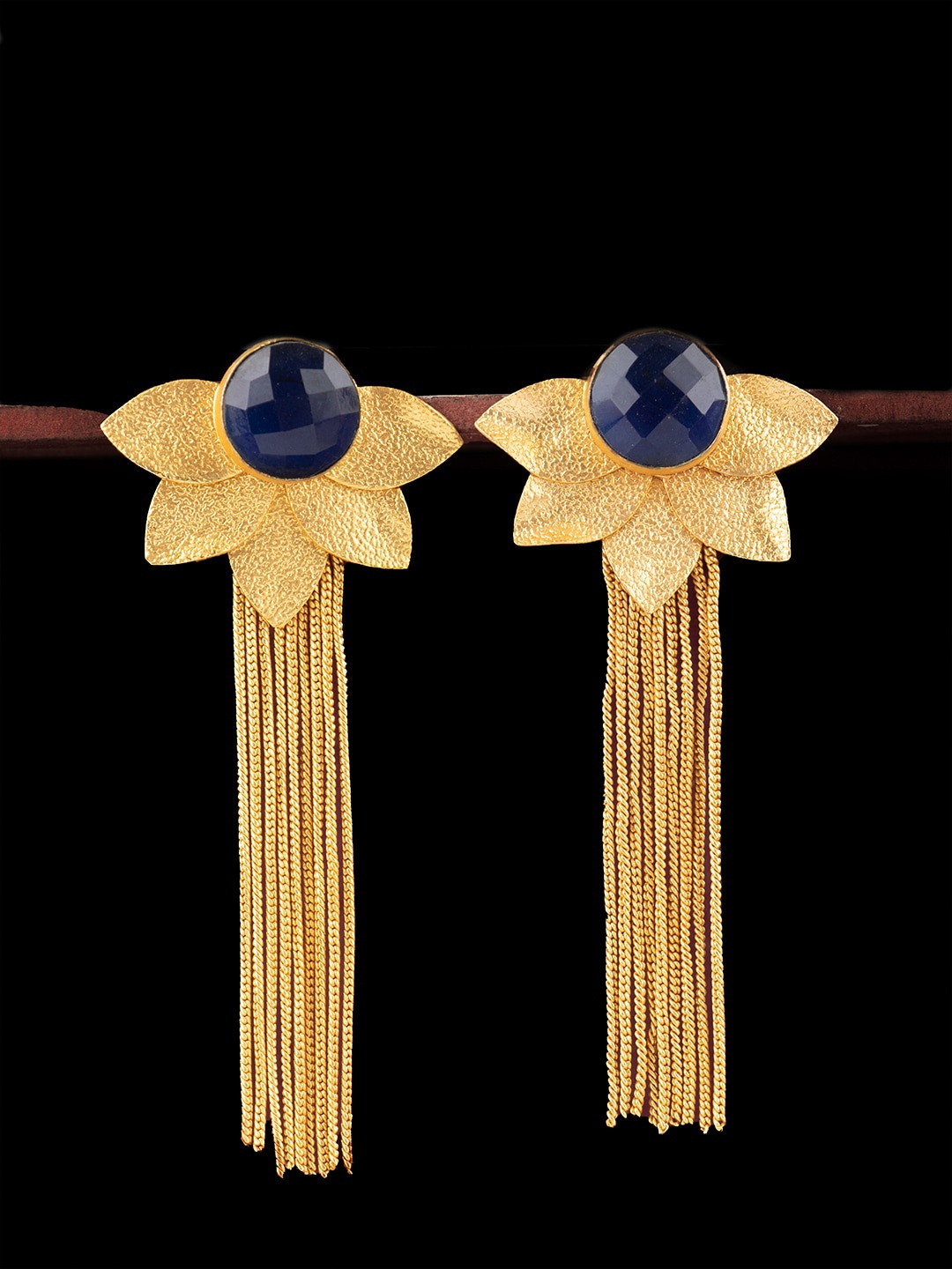 

Ozanoo Gold-Toned & Black Circular Drop Earrings