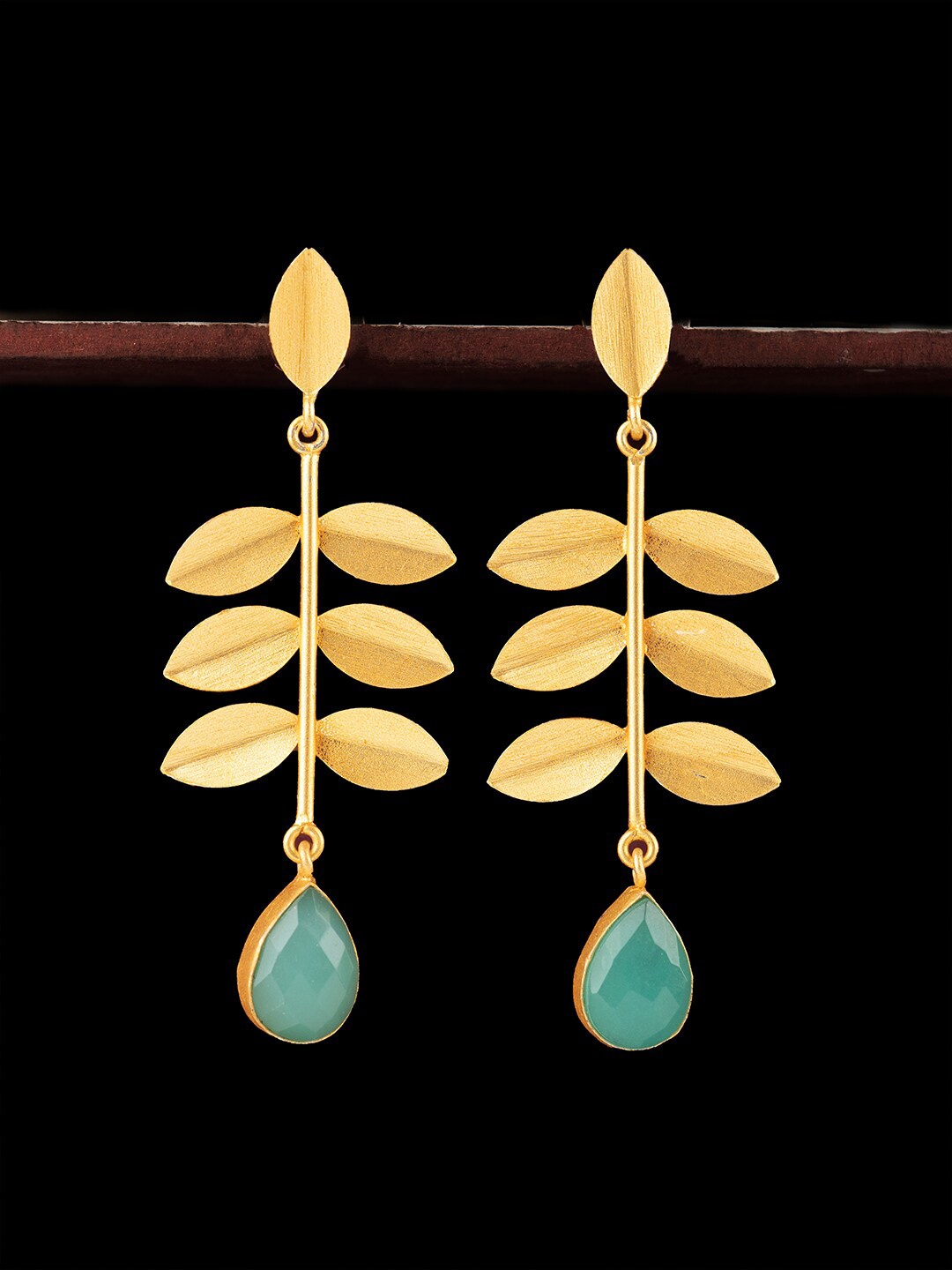 

Ozanoo Gold-Toned Leaf Shaped Drop Earrings
