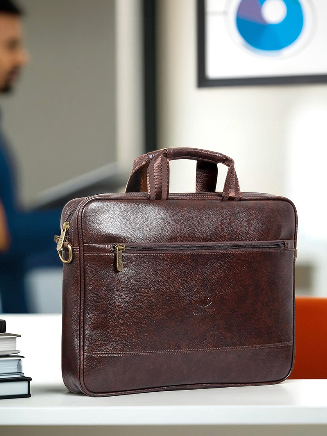 

THE CLOWNFISH Biz Unisex Coffee Brown Messenger Bag