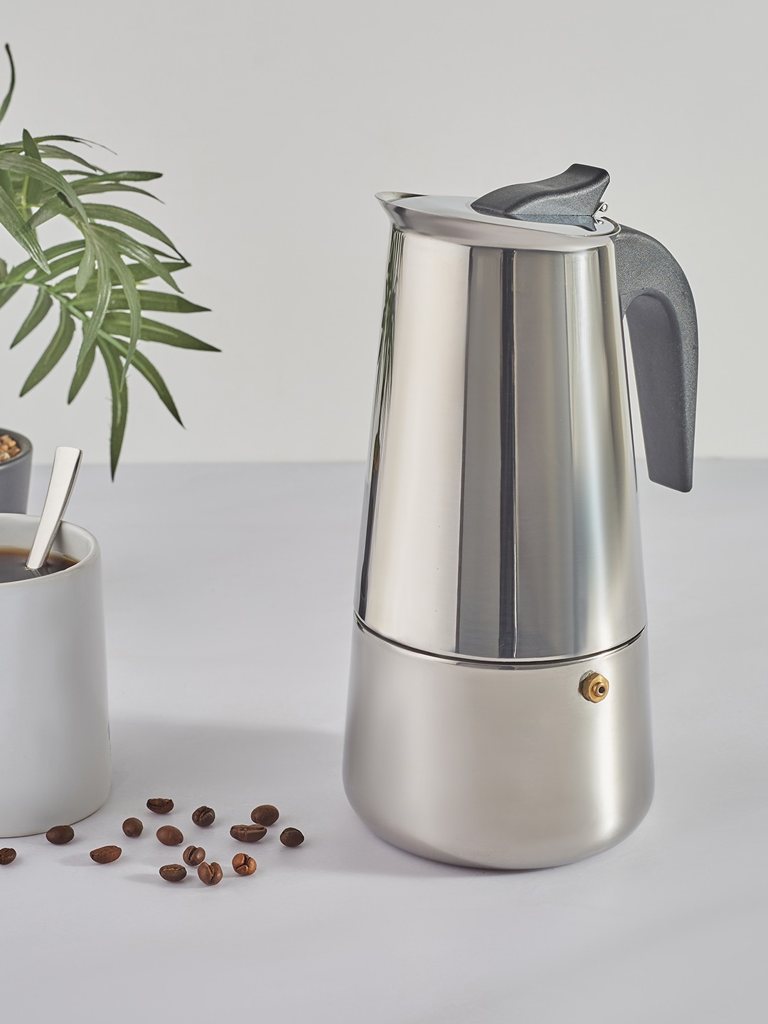 

HomeTown Silver-Colour Solid Brew Steel Moka Pot Coffee Maker