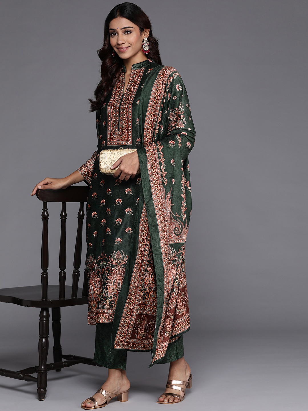 

Libas Women Green Floral Print Velvet Kurta with Trousers & With Dupatta