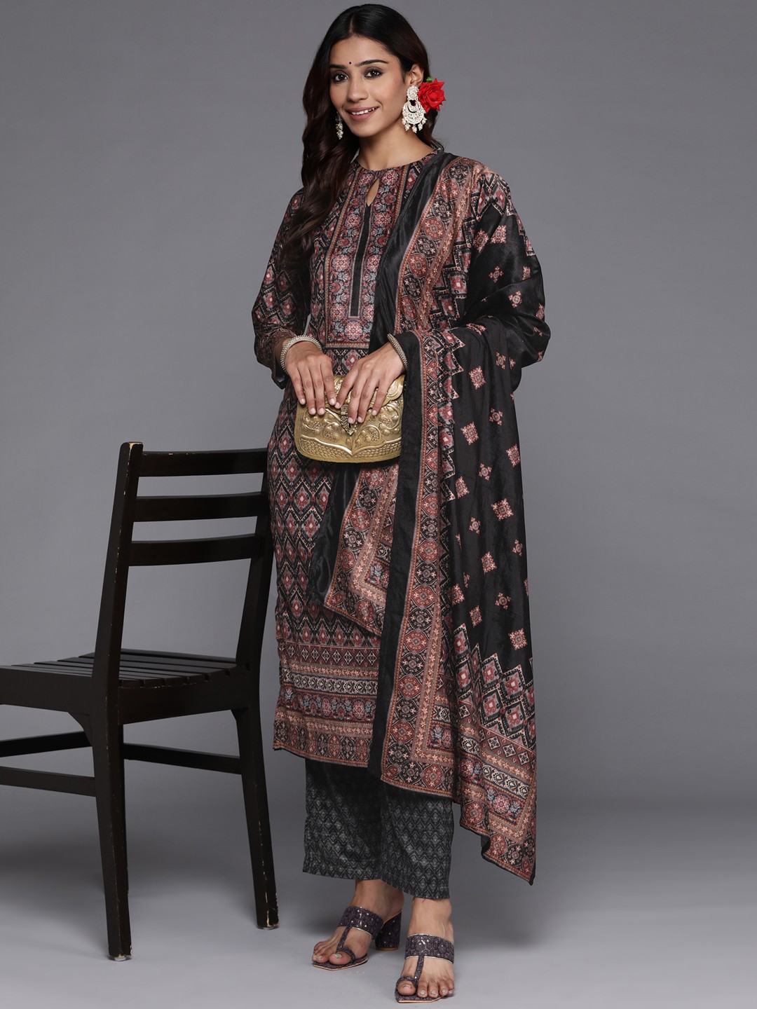 

Libas Women Multicoloured Ethnic Motifs Printed Velvet Kurta with Trousers & With Dupatta, Multi