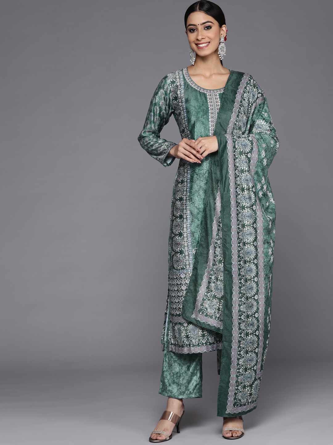 

Libas Women Green Floral Printed Velvet Kurta with Trousers & With Dupatta