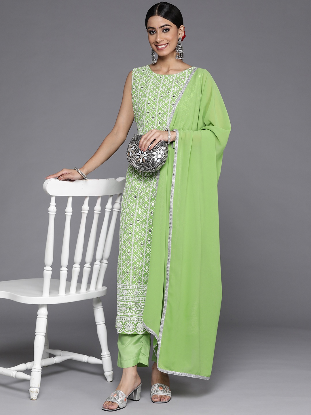 

Libas Women Green Ethnic Motifs Embroidered Thread Work Kurta with Trousers & With Dupatta