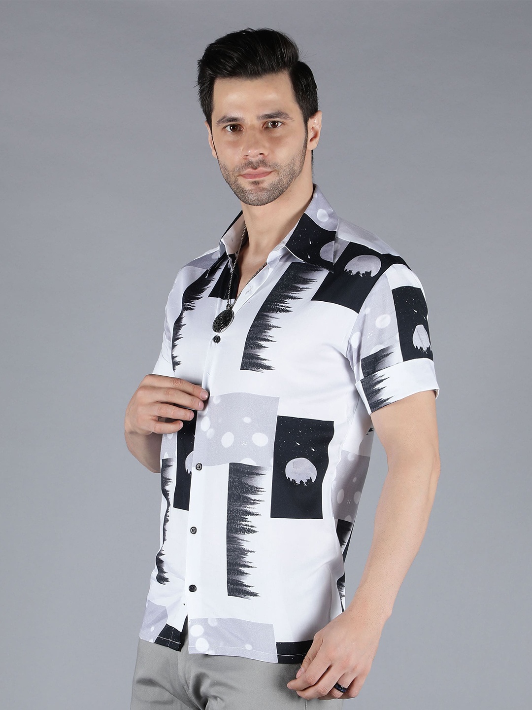 

SHABERRY Men White Premium Printed Casual Shirt