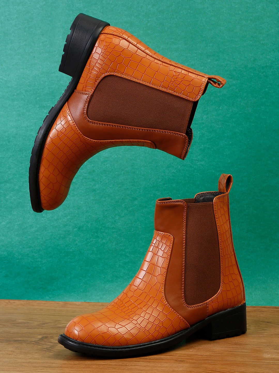 

Roadster Women Tan Colored Textured Winter Boots