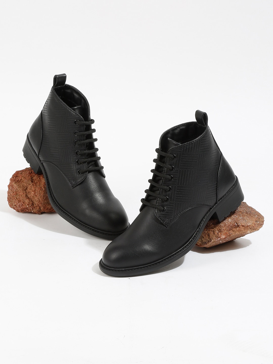 

Roadster Women Black Solid Winter Boots