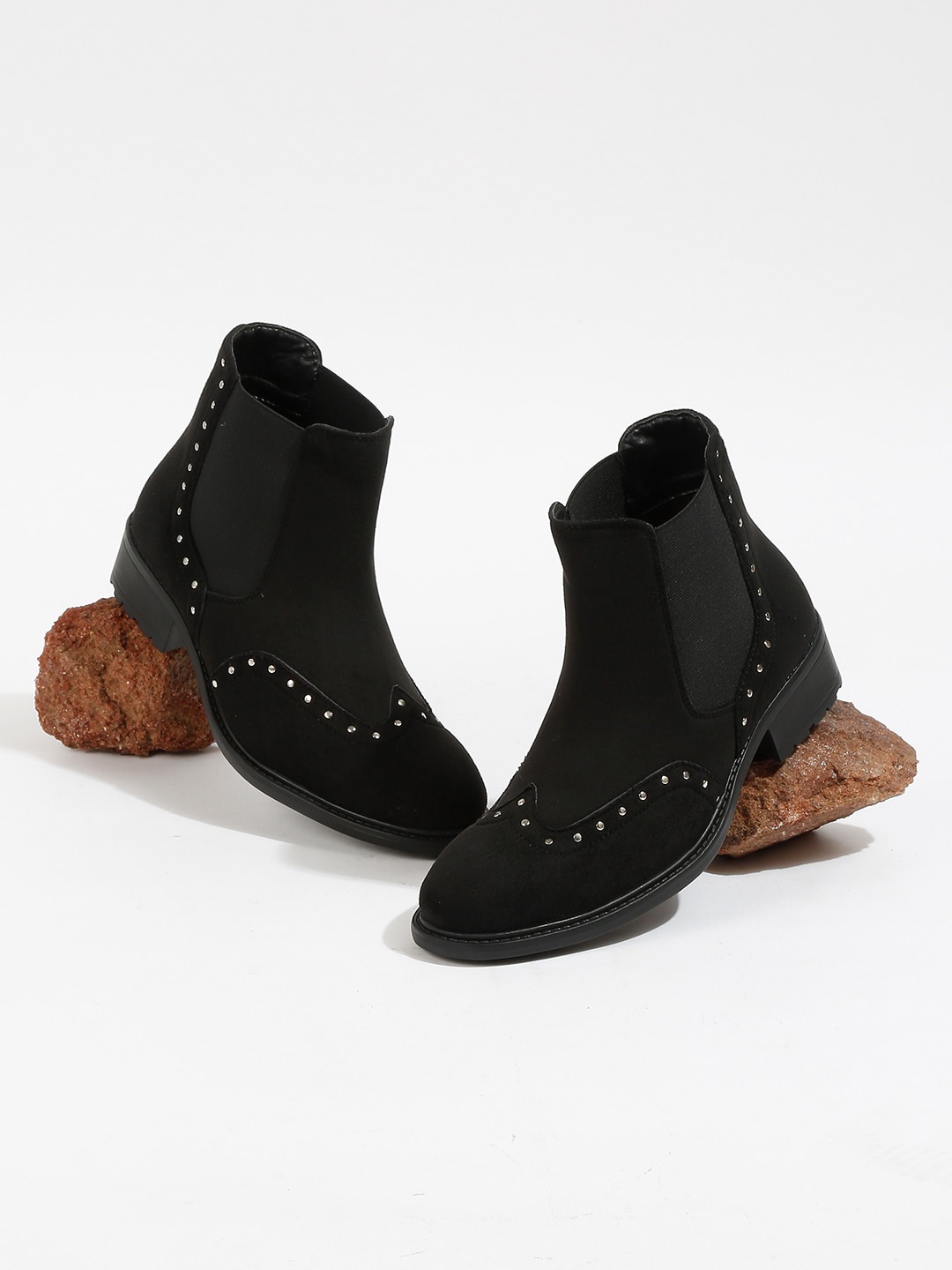 

Roadster Women Black Solid Winter Boots