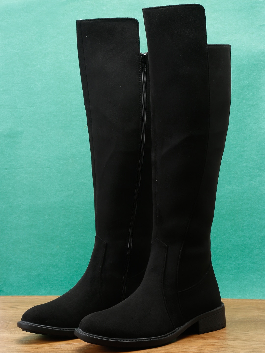 

Roadster Women Black Solid Winter Boots