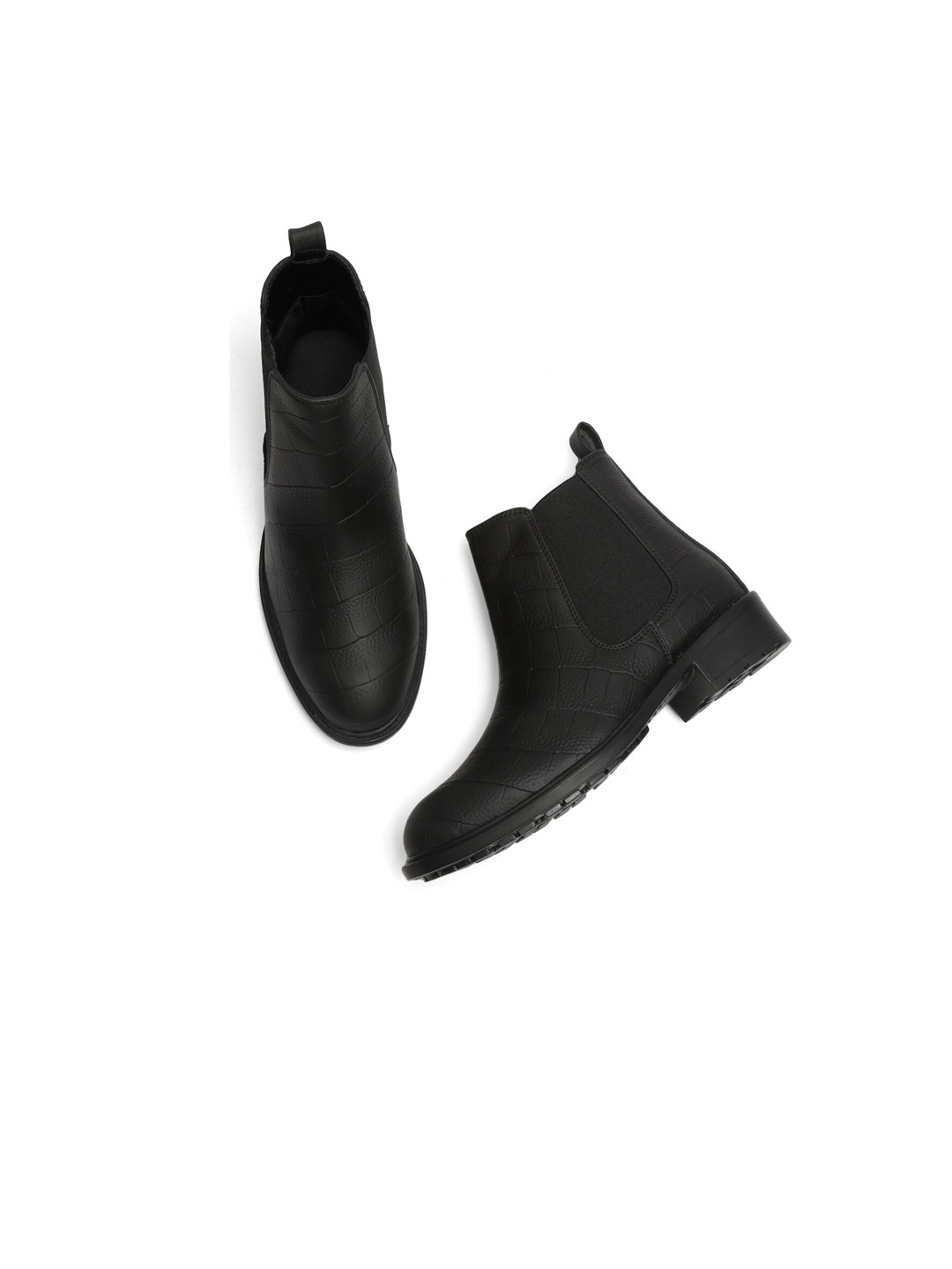 

Roadster Women Black Textured Chelsea Boots