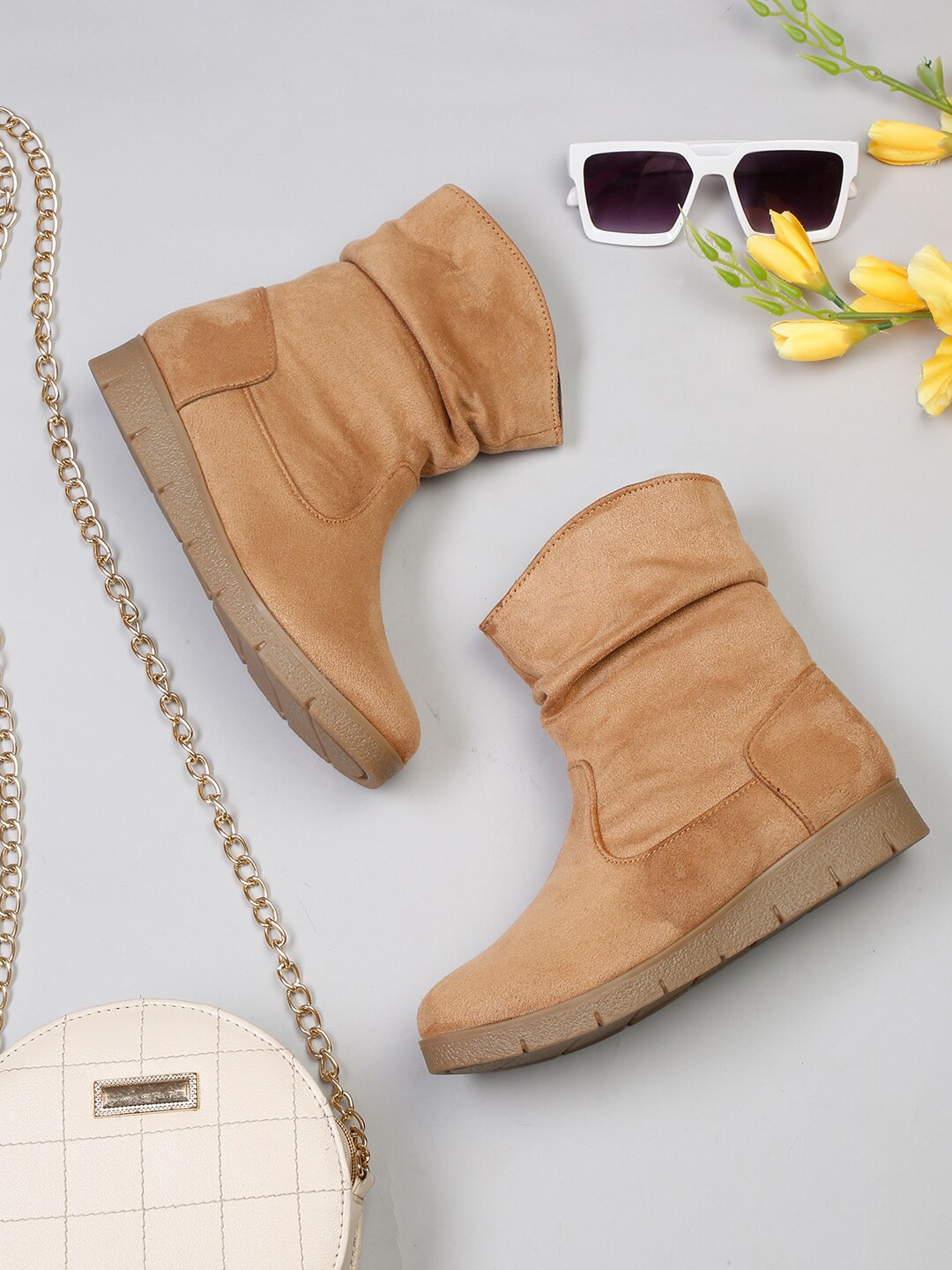 

Roadster Women Beige Solid Casual Winter Boots
