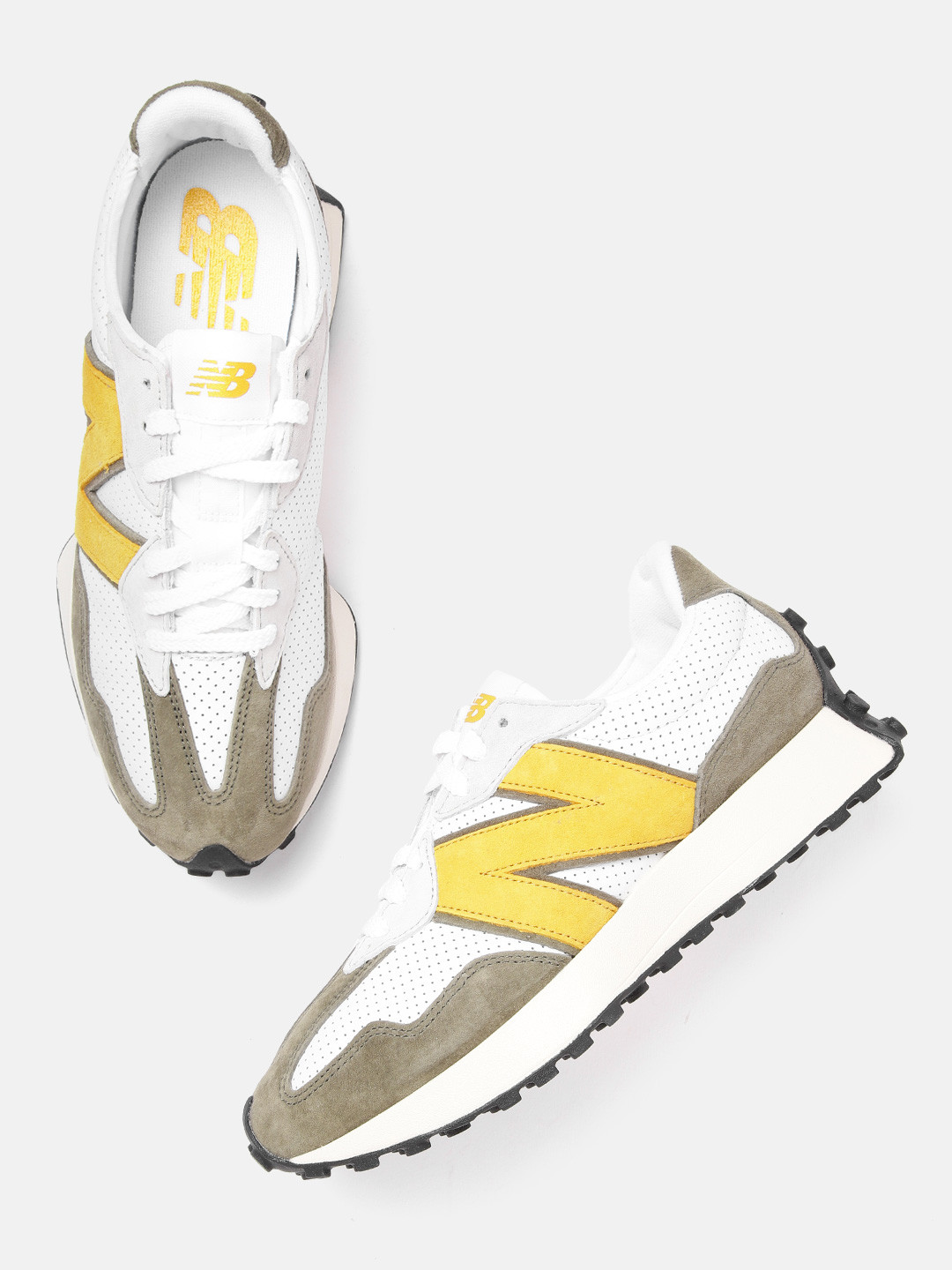 

New Balance Men Colourblocked Suede Sneakers, White
