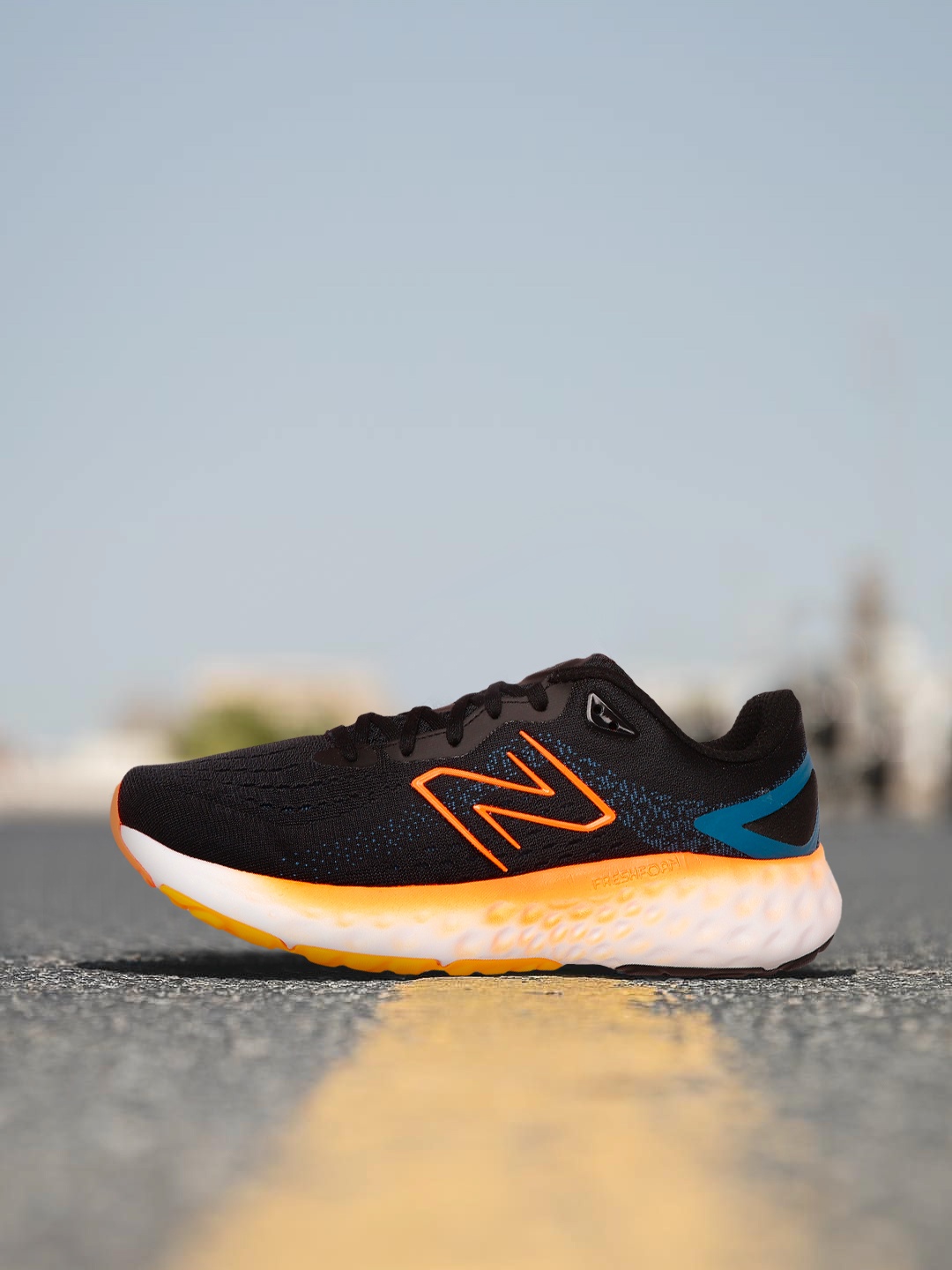 

New Balance Men Woven Design Evoz Running Shoes, Black