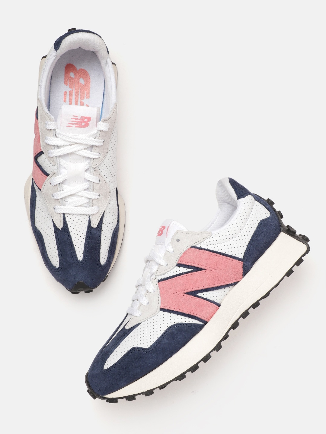 

New Balance Men Colourblocked Suede Sneakers, White