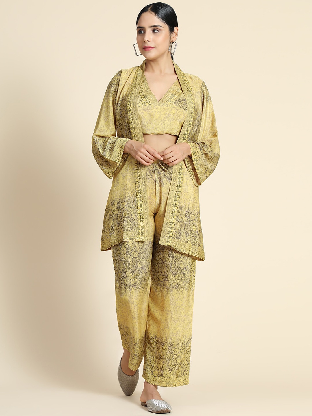 

HOUSE OF KARI Women Yellow Printed Co-Ord Set With Shrug