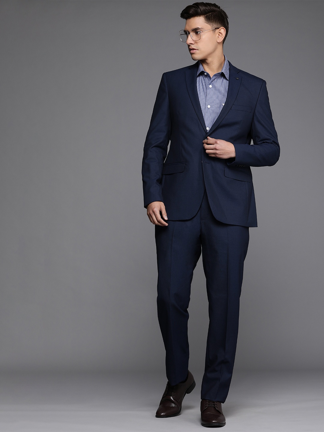 

Raymond Men Blue Solid Slim Fit Single-Breasted Two Piece Formal Suit