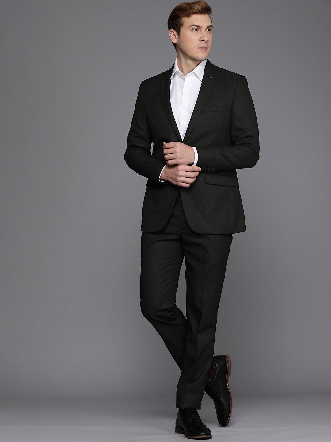 

Raymond Men Black Solid Slim Fit Single-Breasted Two Piece Formal Suit
