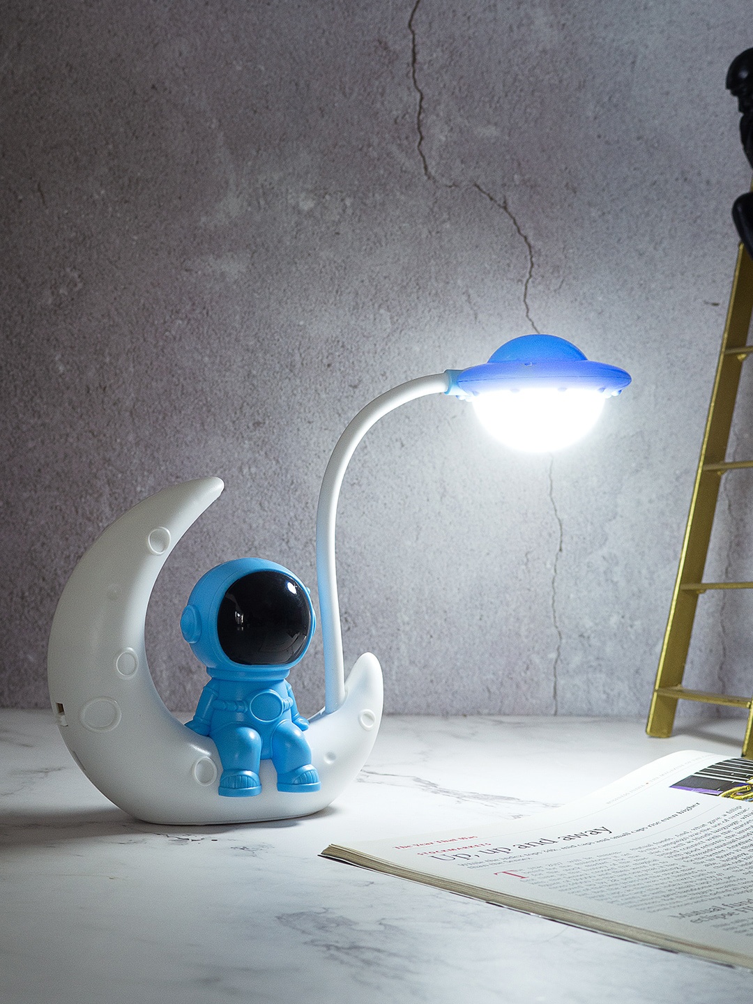 

Golden Peacock Blue & White 360 Degree Rotating LED Astronaut Desk Moon Study Lamp