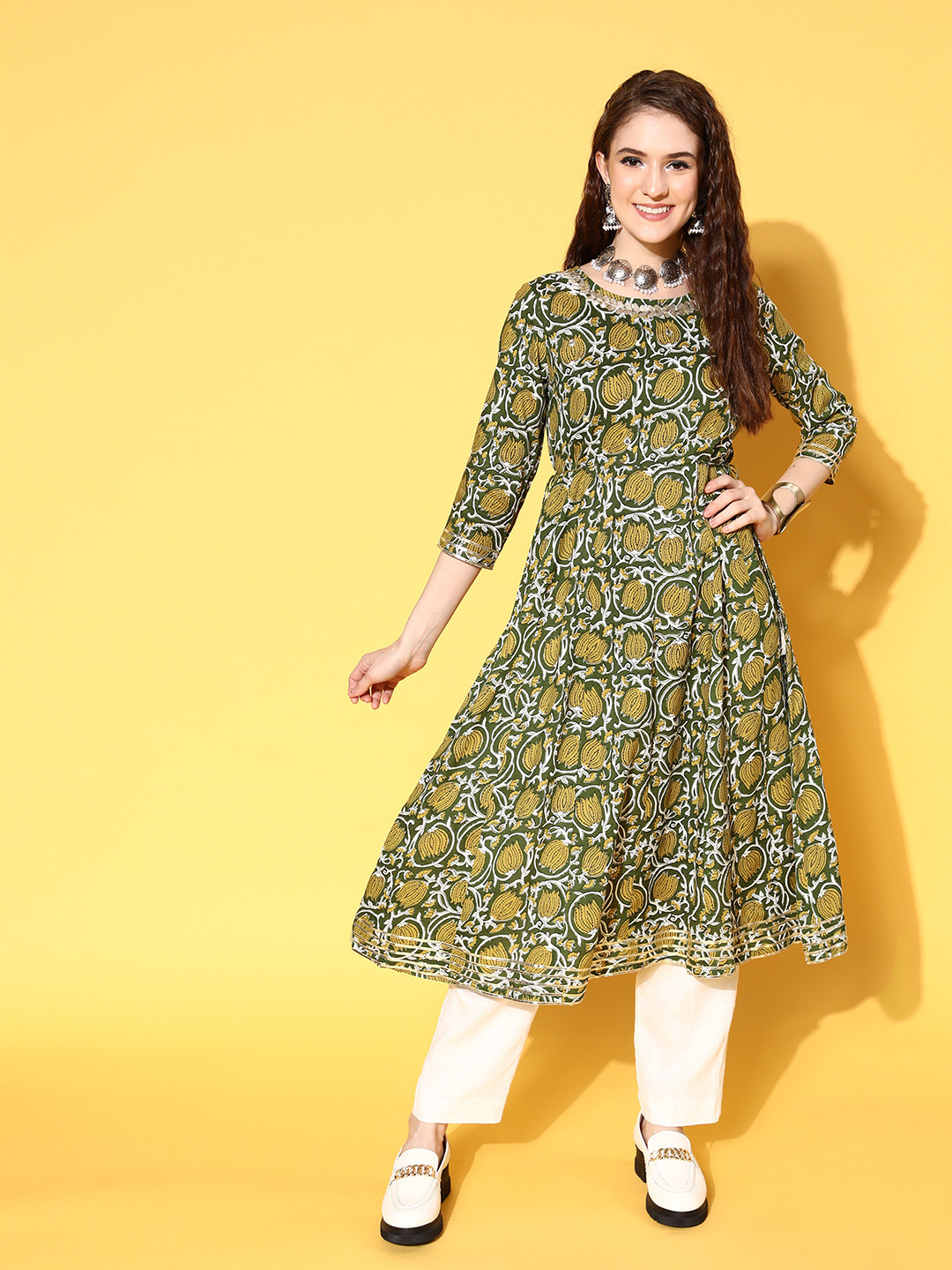 

Sunehri Women Green Floral Printed Gotta Patti Block Print Anarkali Kurta