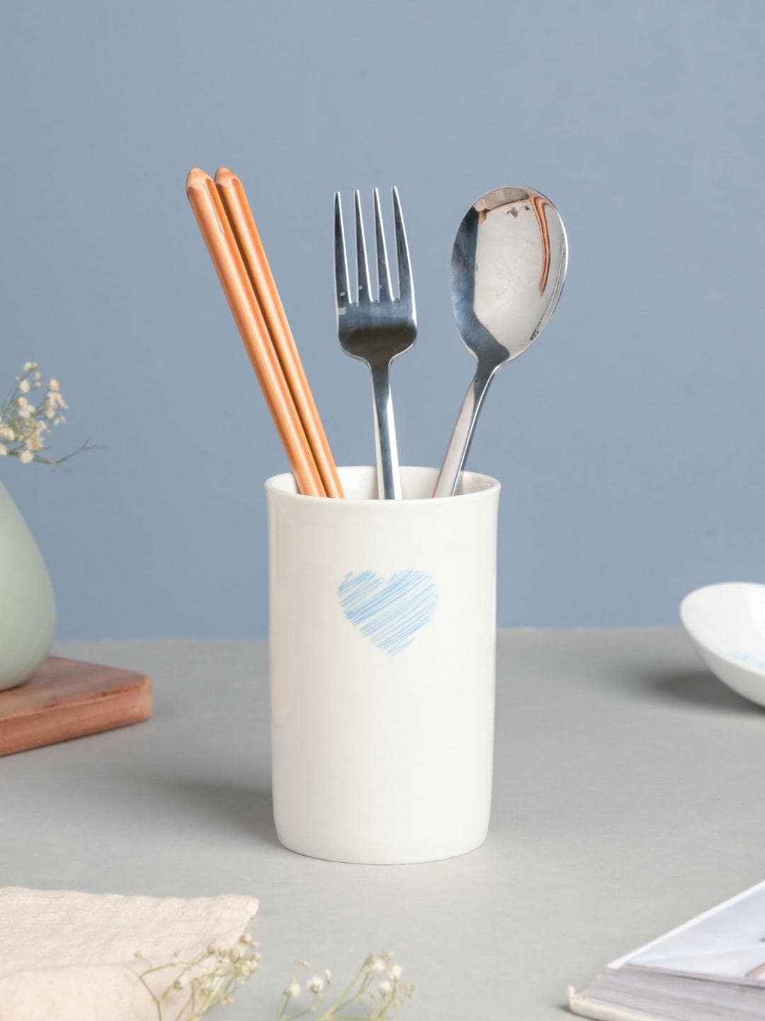 

Nestasia White & Blue Heart Stationary Stand 250 ml