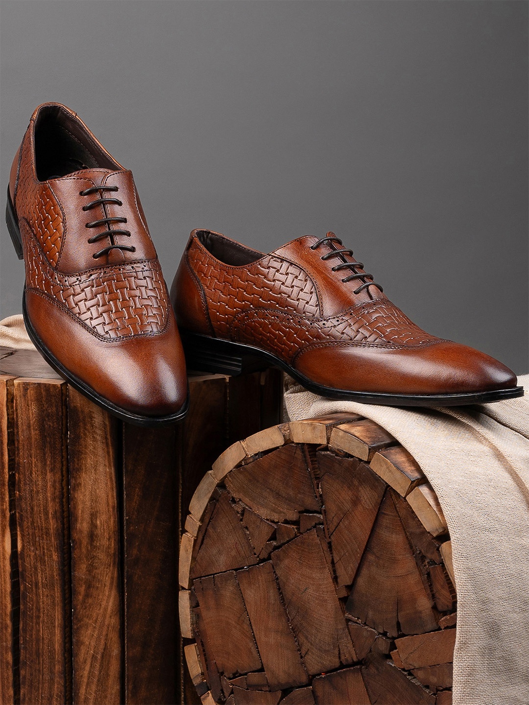 

Alberto Torresi Men Tan Brown Textured Leather Formal Oxfords