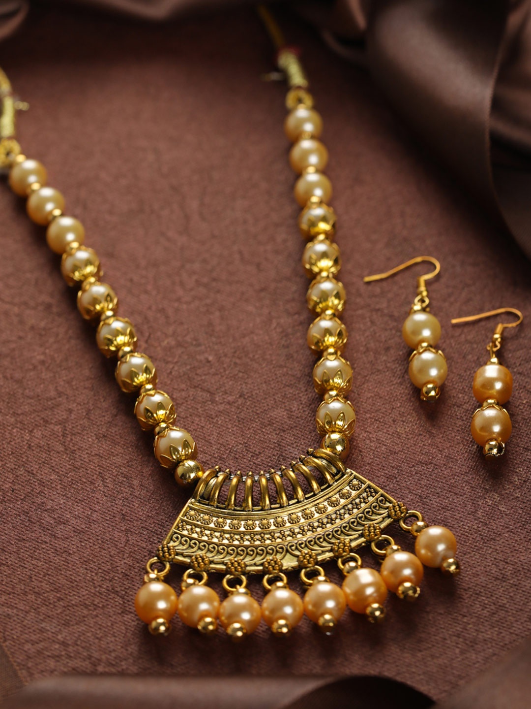 

Priyaasi Gold-Plated Pearl Studded Jewellery Set