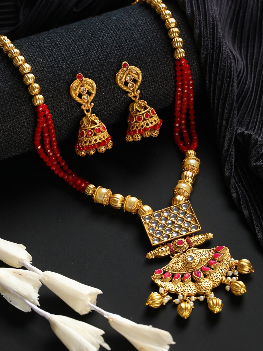 

Priyaasi Women Gold-Plated Studded Red Floral Kundan Jewellery Set