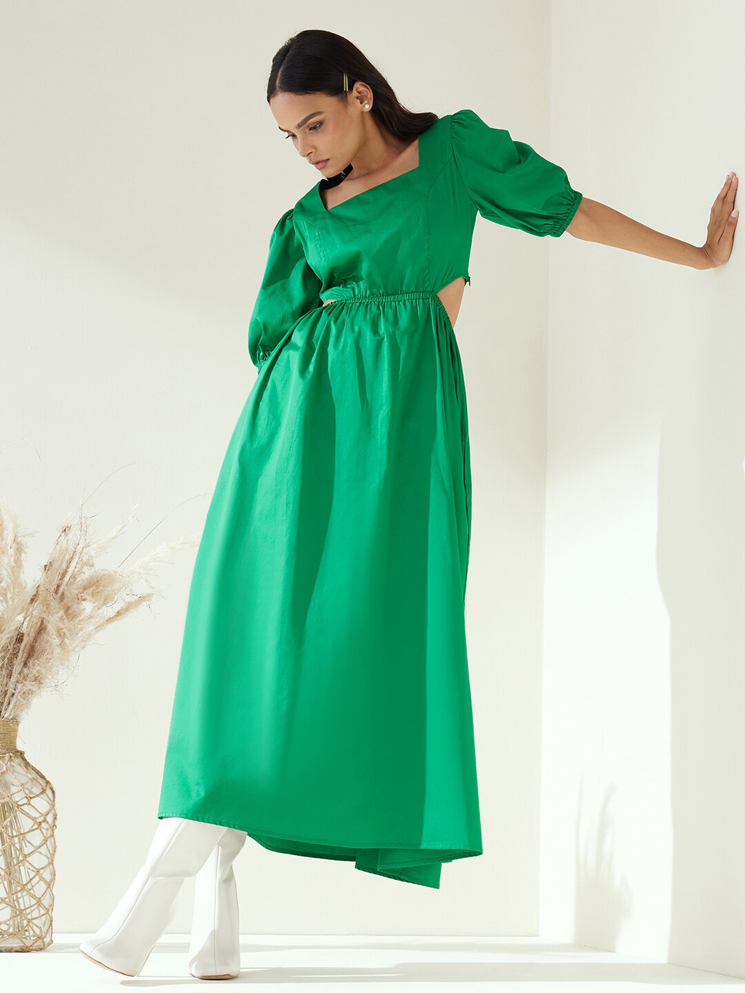 

Femella Green Cotton Solid Midi Dress
