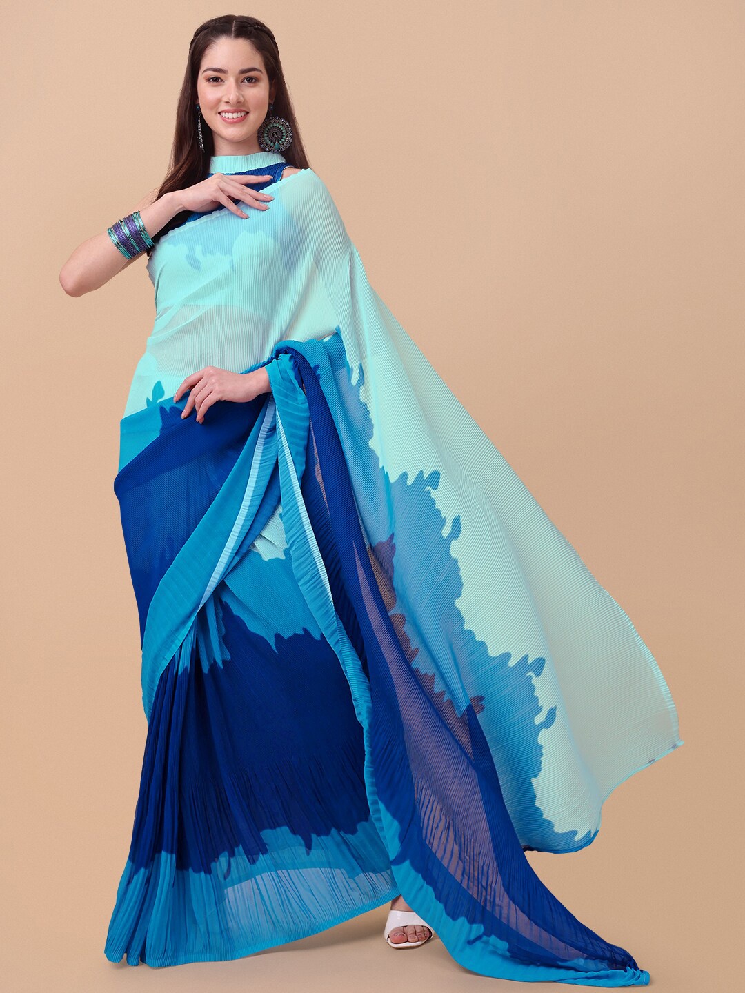 

Sangria Women Blue & White Accordian Pleat Printed Saree with Blouse Piece