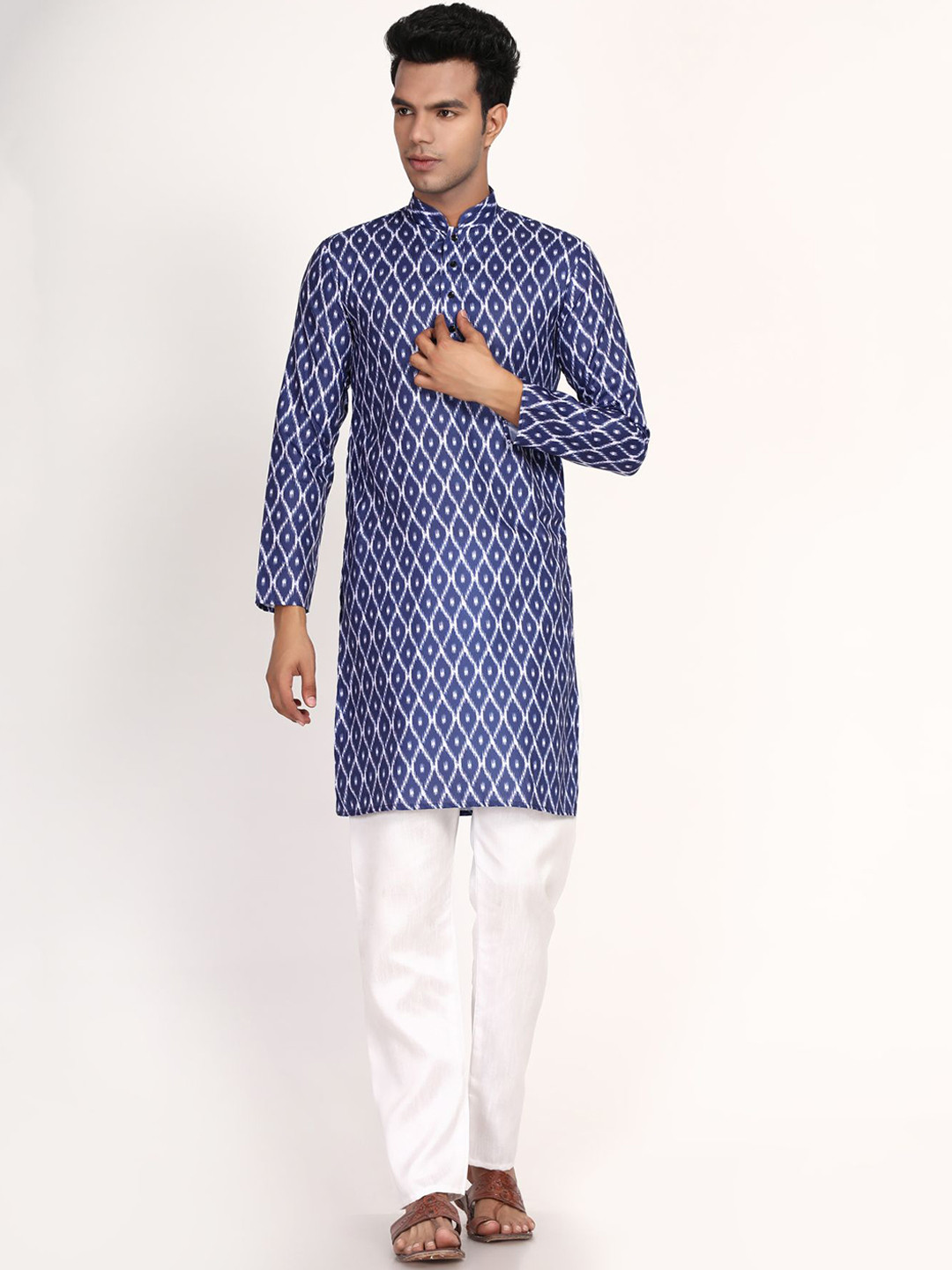 

Vastrasky Global Men Navy Blue & White Geometric Khadi Kurta