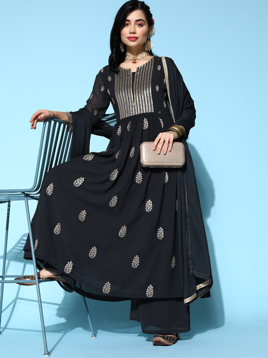 

Sunehri Women Ethnic Motifs Poly Georgette Hyper Texture Kurta Set, Grey