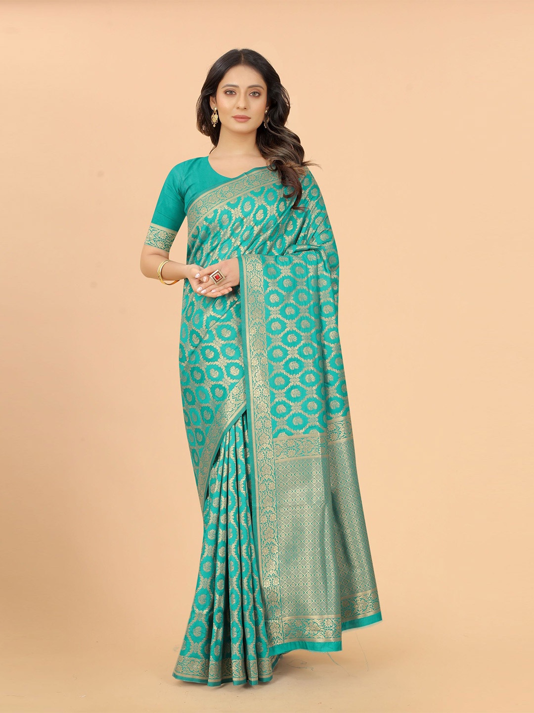 

VSaree Green & Gold-Toned Woven Design Zari Silk Blend Saree With Unstitched Blouse Piece