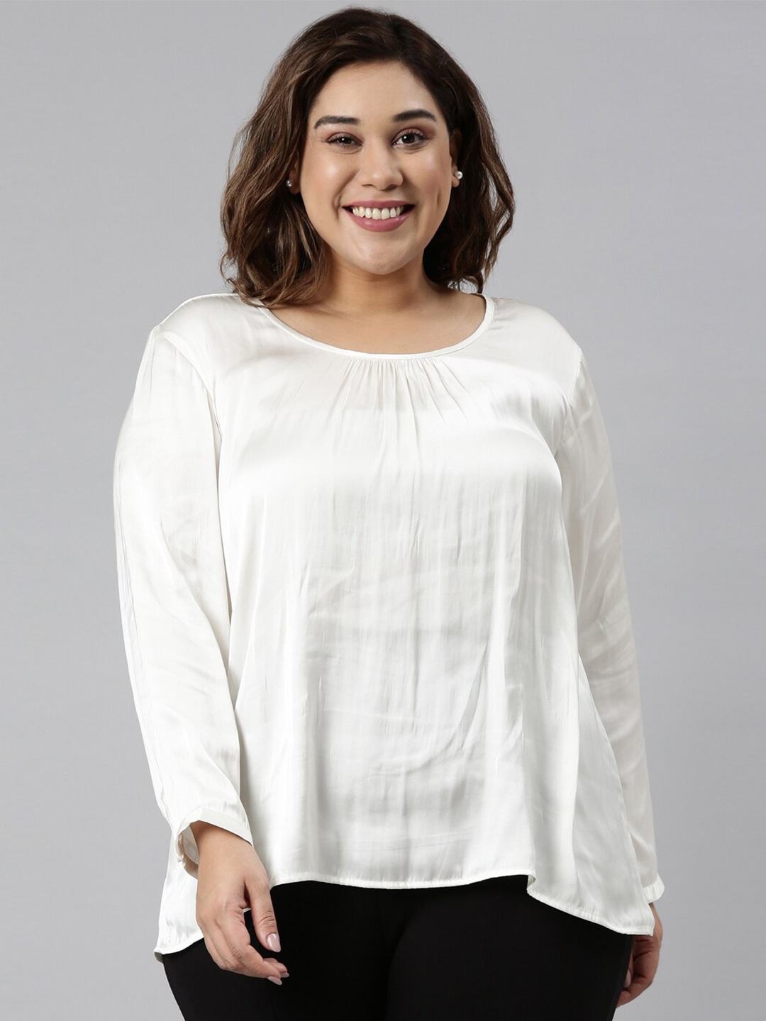 

The Pink Moon Woman Satin Top, White