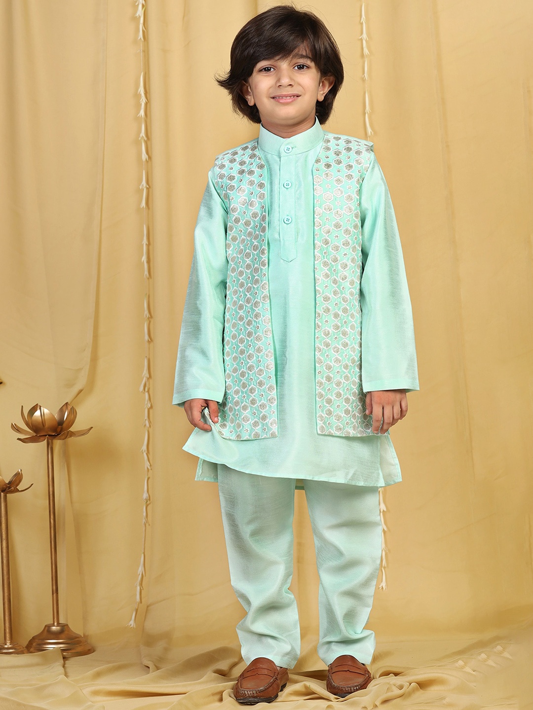 

Aj DEZInES Boys Turquoise Blue Embroidered Kurta Set With Trouser & With Jacket