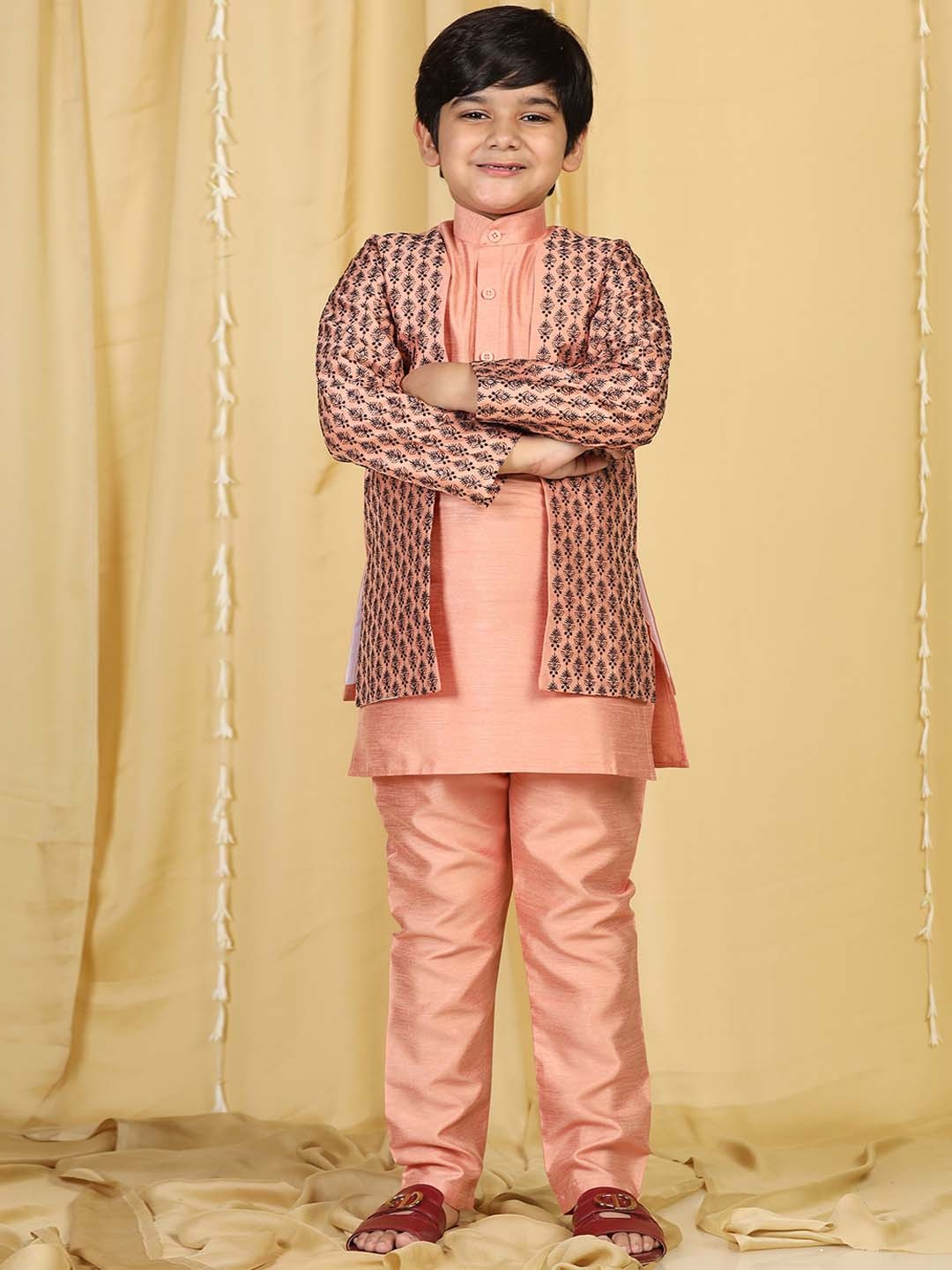 

Aj DEZInES Boys Peach-Coloured Embroidered Kurta Set With Trouser & With Jacket