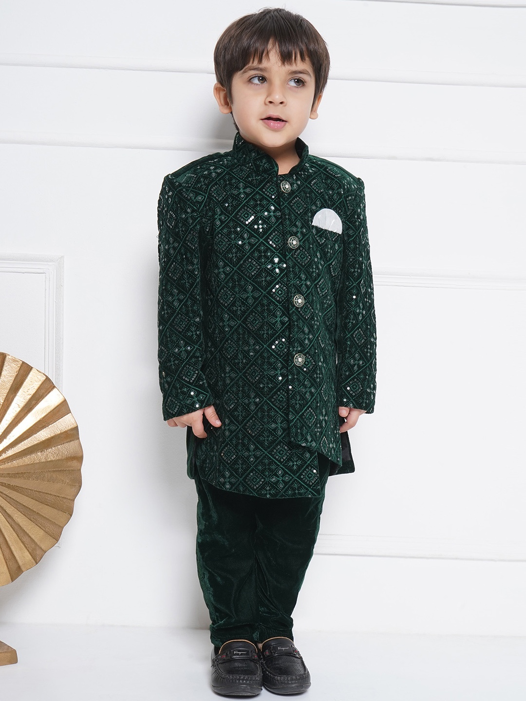 

Aj DEZInES Boys Green Velvet Embroidered Sequin Sherwani With Trouser