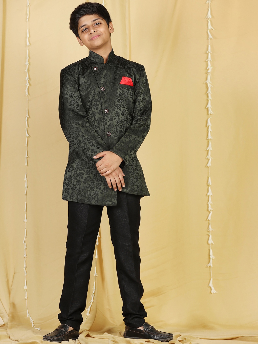 

Aj DEZInES Boys Green & Black Embroidered Sherwani With Trouser