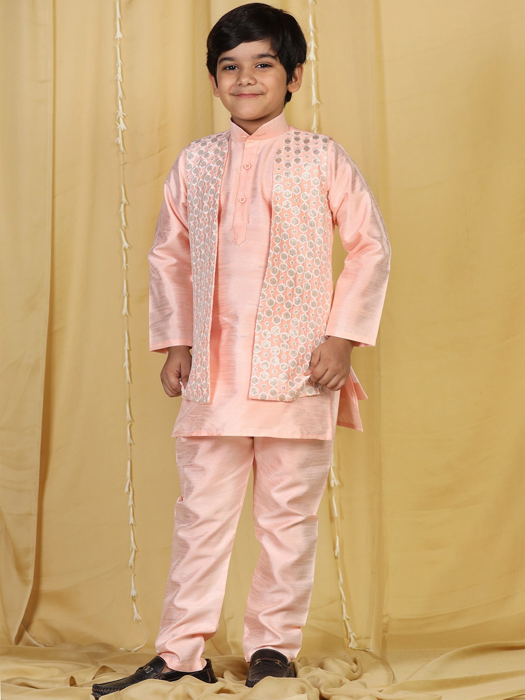 

Aj DEZInES Boys Peach Embroidered Kurta Set With Jacket
