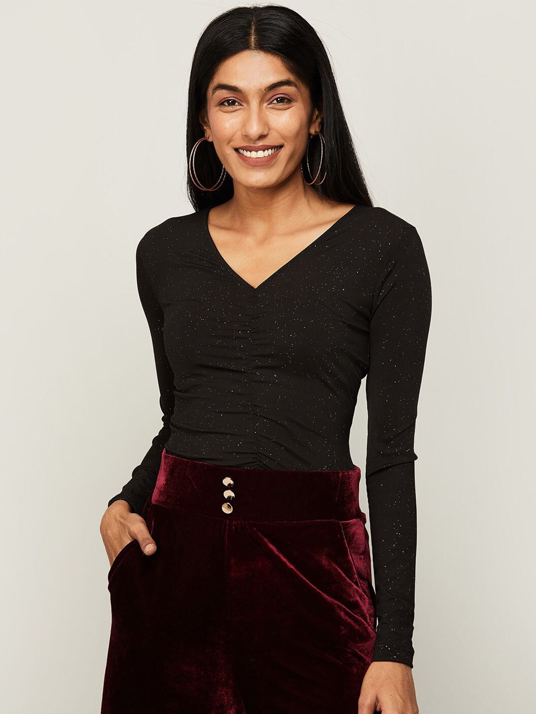 

Ginger by Lifestyle Woman V-Neck Top, Black