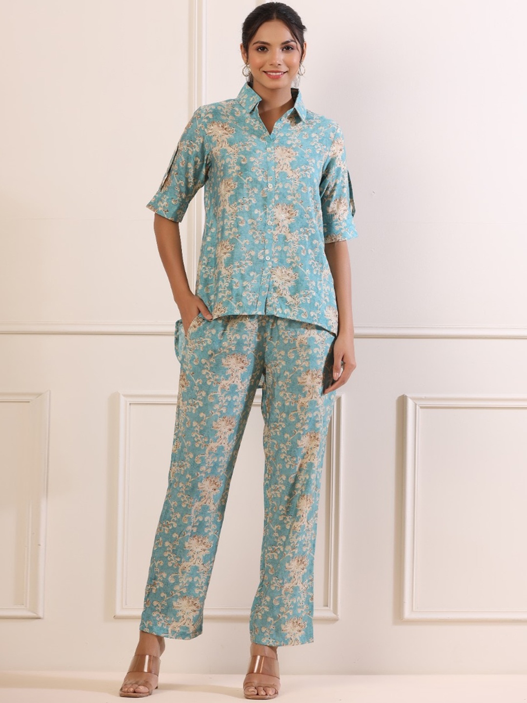 

JISORA Women Blue & Beige Printed Pure Silk Co-Ords Set