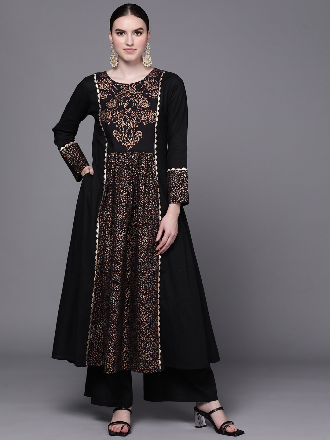 

Ahalyaa Women Black Floral Printed Pure Cotton Kurta with Palazzos