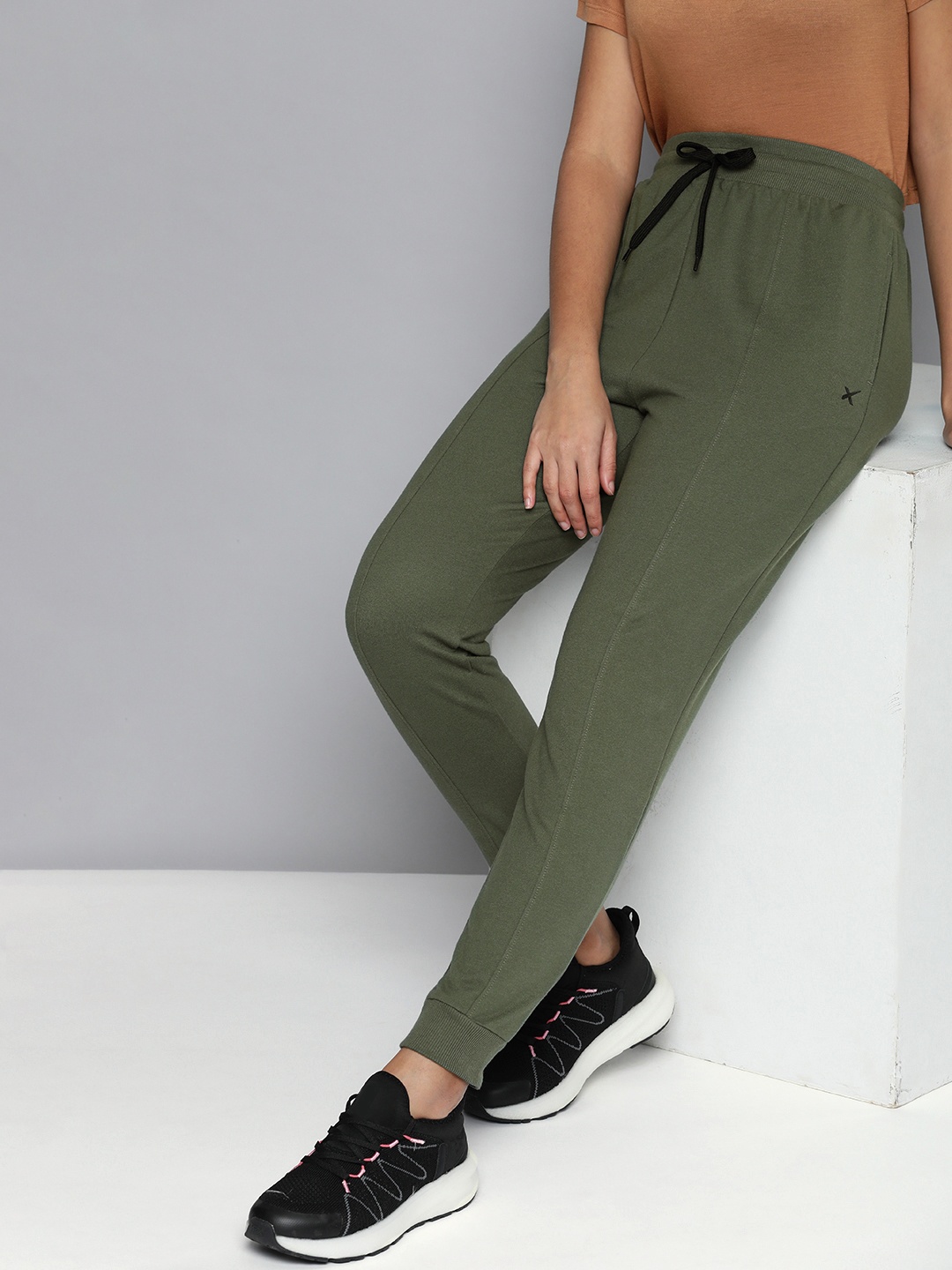 

HRX By Hrithik Roshan Women Olive Solid Regular Fit Casual Track Pants