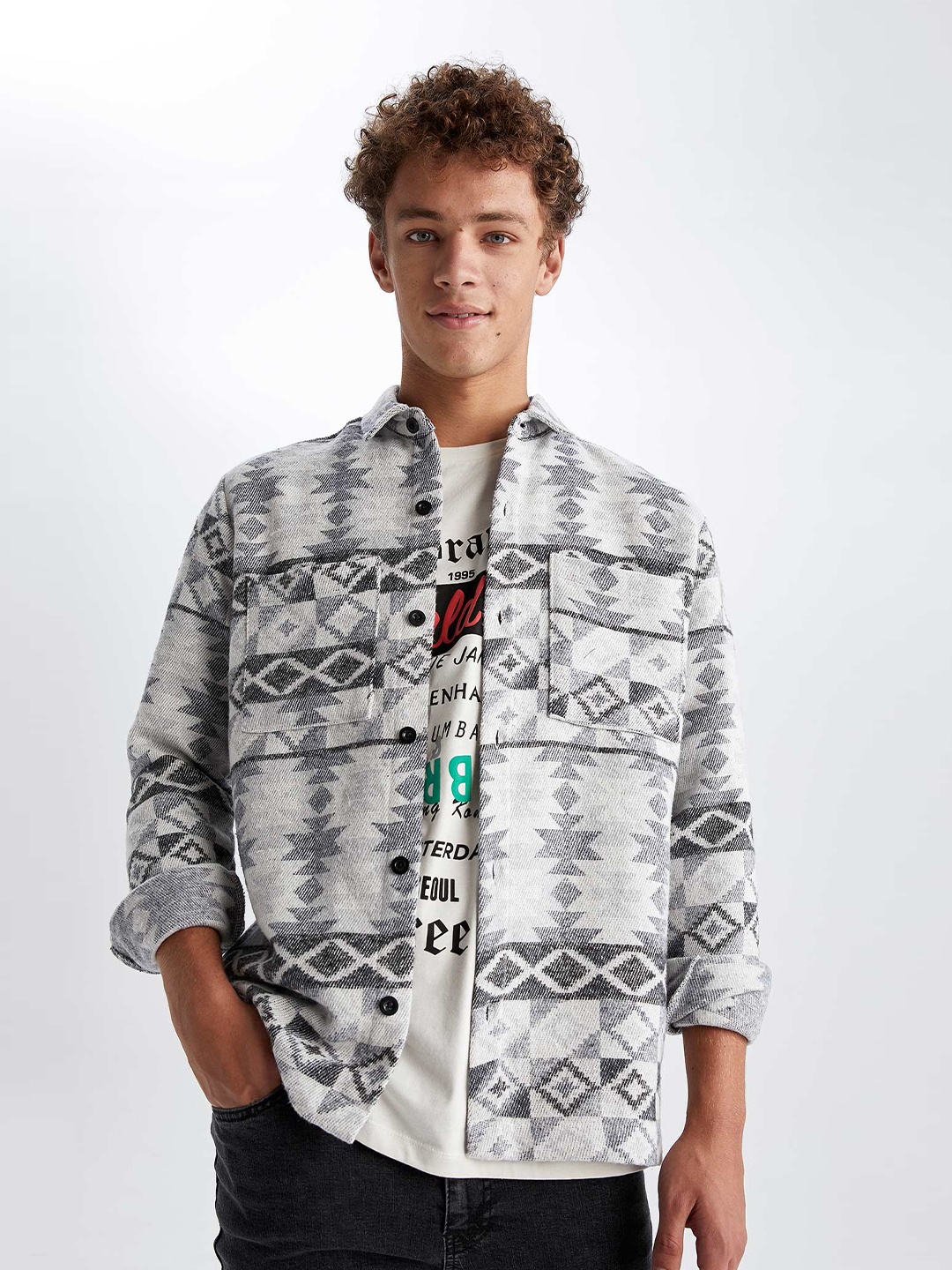 

DeFacto Men Grey & Off White Printed Casual Shirt