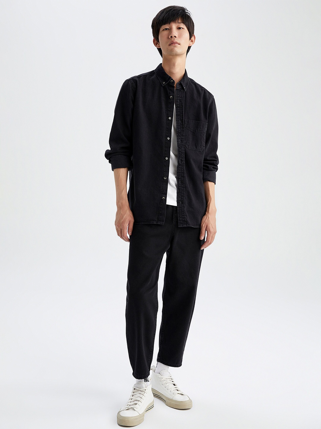 

DeFacto Men Black Solid Pure Cotton Casual Shirt
