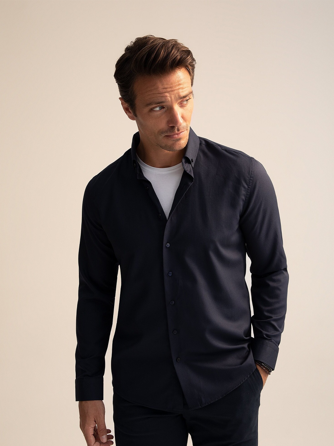

DeFacto Men Navy Blue Solid Casual Shirt