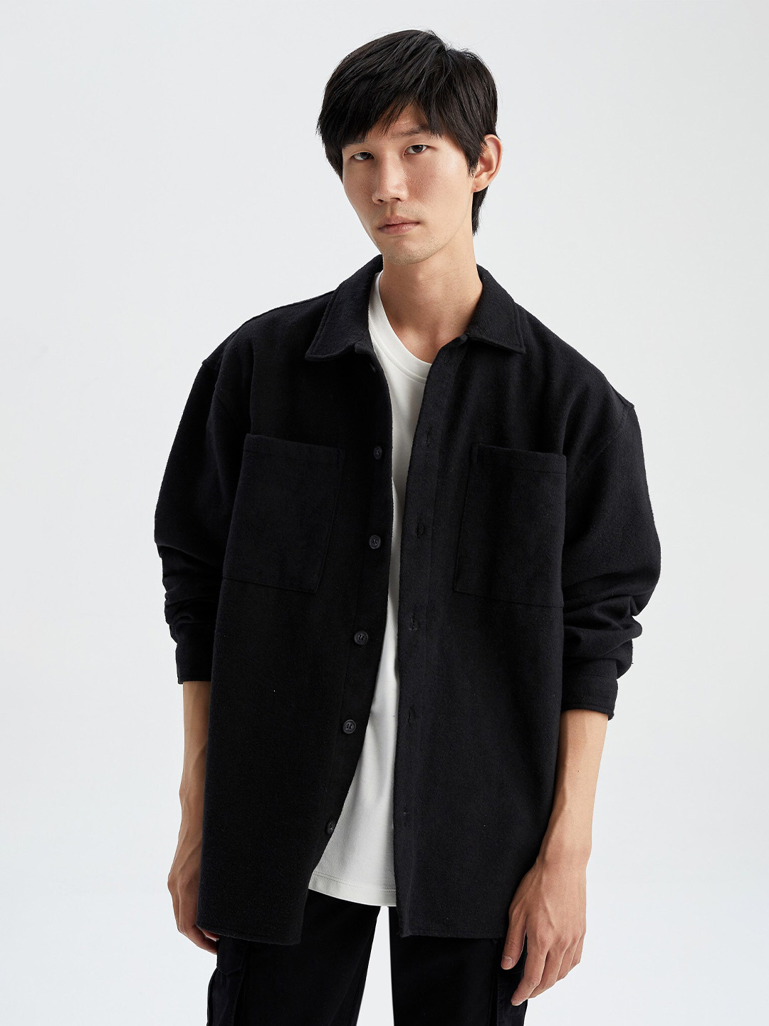 

DeFacto Men Black Solid Casual Shirt