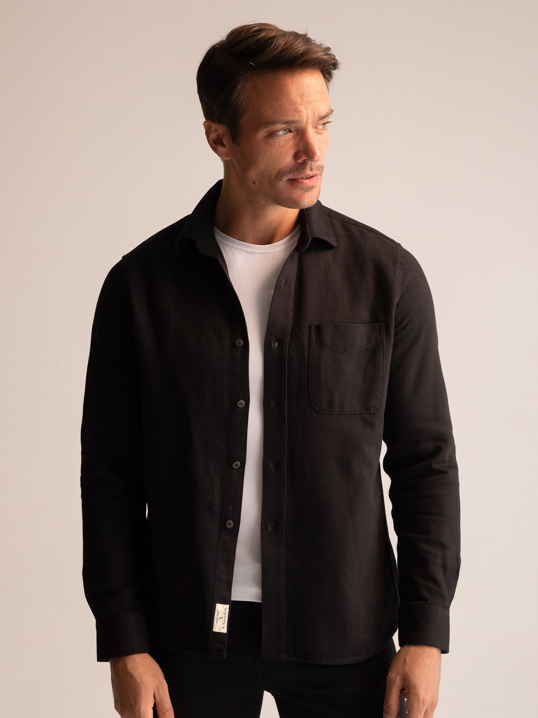 

DeFacto Men Black Solid Pure Cotton Casual Shirt